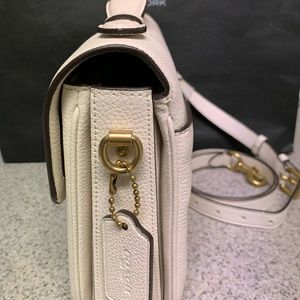 Coach Cassie color chalk beautiful bag very similar to pochette metis